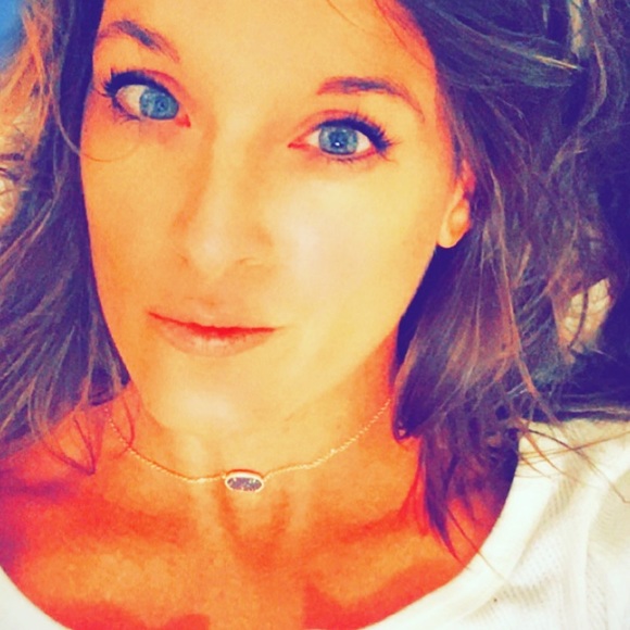 🎀 MEET YOUR POSHER! 🎀 - Picture 1 of 3